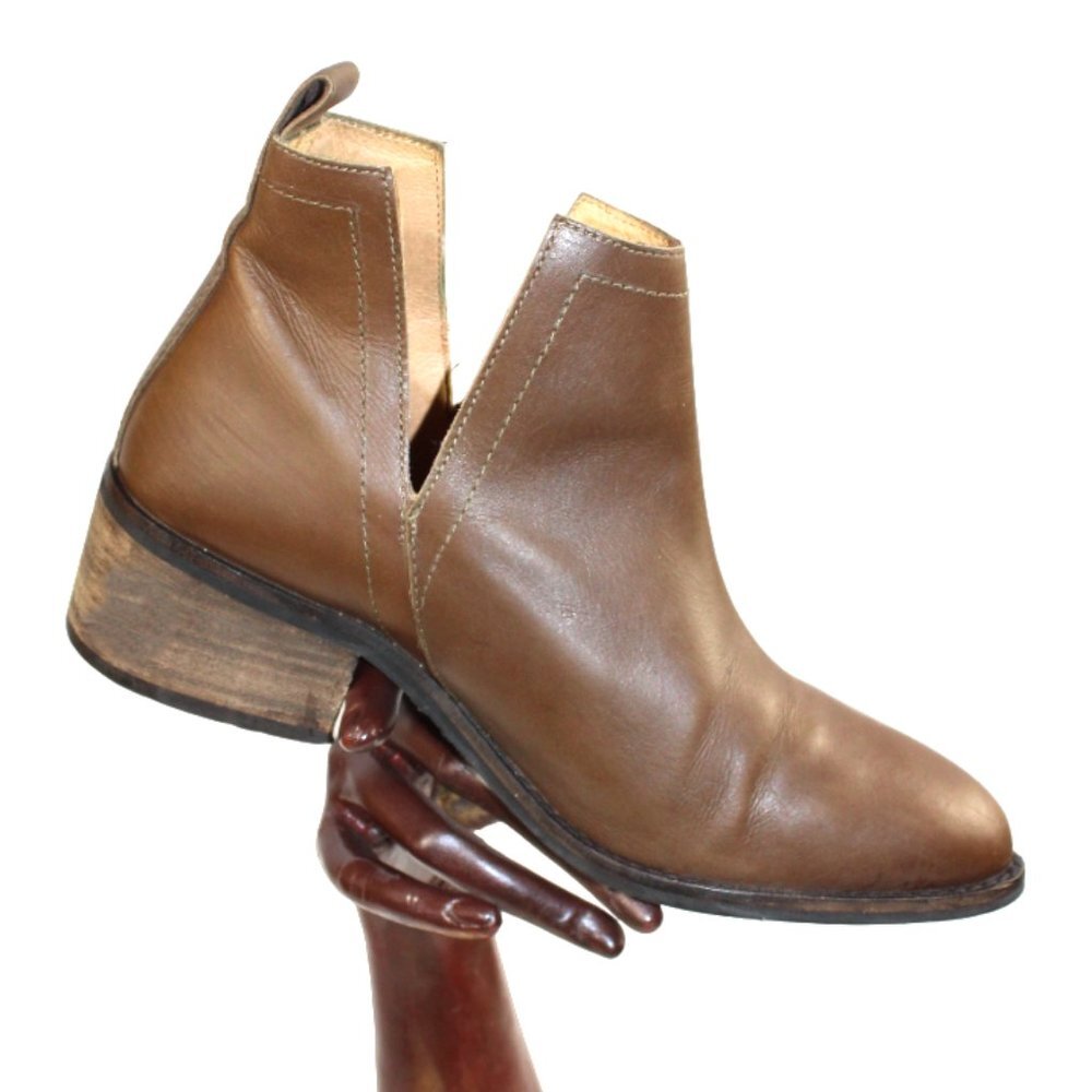 Diba True Stop By Taupe Suede Leather Cutout Ankle Booties Size 7 - Picture 3 of 8